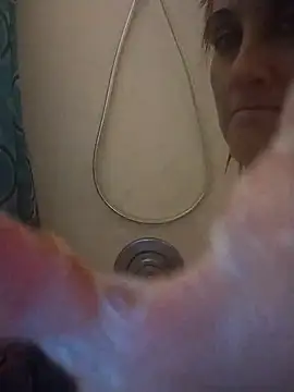 BusyB1983 online show from April 2026 03:31:01 PM