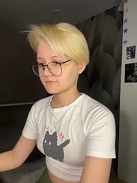 LuunaDorean online show from February 2026 10:30:01 AM