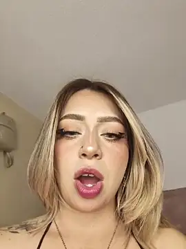 Snapshot of BellaDonna_16 chatting on April 2026 08:03:01 PM BellaDonna 16 online show from April 2026 08:03:01 PM