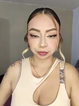 Snapshot of BellaDonna_16 chatting on April 2026 10:33:02 PM BellaDonna 16 online show from April 2026 10:33:02 PM