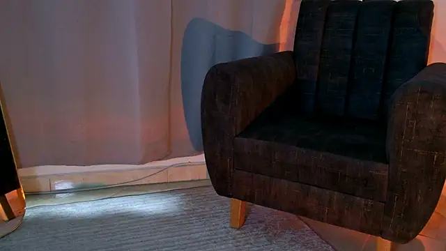 Snapshot of aramjones chatting on April 2026 11:48:01 AM aramjones online show from April 2026 11:48:01 AM