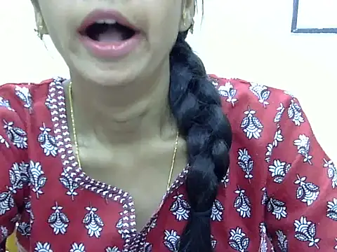 Snapshot of Kulsum_S chatting on May 2026 01:05:02 PM Kulsum S online show from May 2026 01:05:02 PM