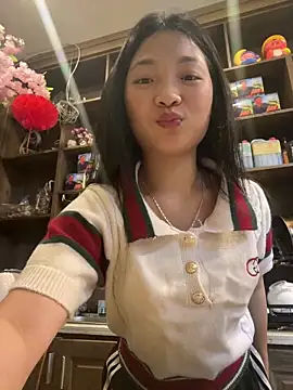 Lyn-be99 online show from May 2026 02:12:01 PM
