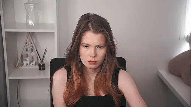 Snapshot of MarnieWootan chatting on February 2026 04:43:01 AM MarnieWootan online show from February 2026 04:43:01 AM