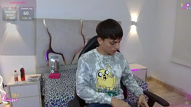 Snapshot of EVAN_TAY chatting on February 2026 02:43:01 AM EVAN TAY online show from February 2026 02:43:01 AM