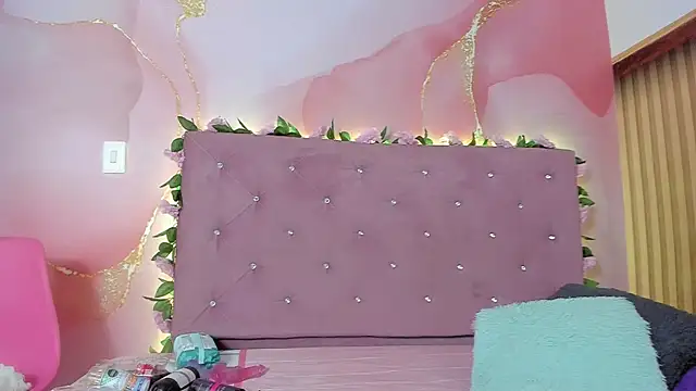 Snapshot of Melanie__Evans chatting on April 2026 11:01:01 AM Melanie Evans online show from April 2026 11:01:01 AM