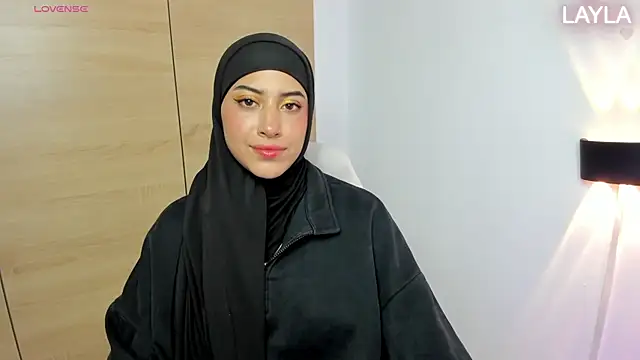 LAY LA  online show from February 2026 09:55:01 PM