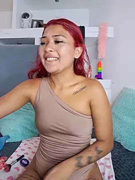 Layla em online show from March 2026 12:32:01 PM