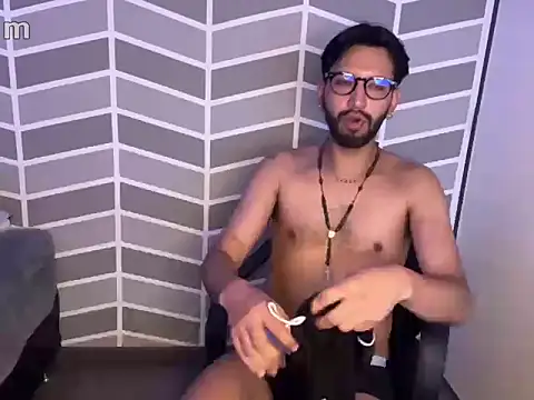 thomass1018 online show from February 2026 04:01:01 PM