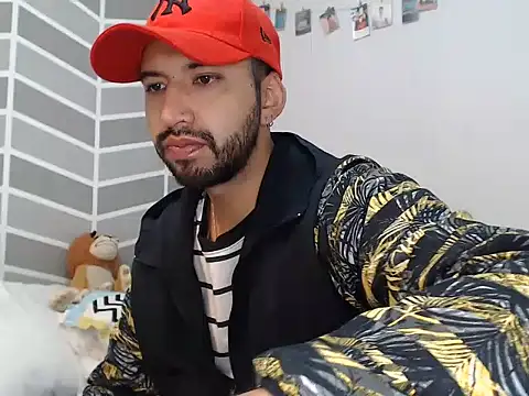 thomass1018 online show from June 2026 11:41:01 PM
