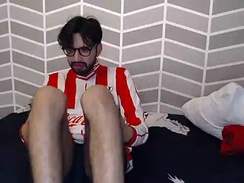 thomass1018 online show from June 2026 05:12:01 AM