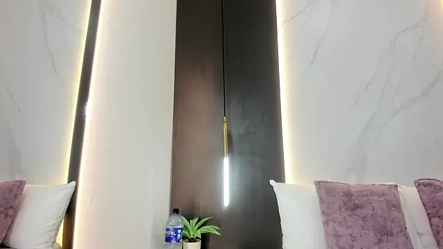 Snapshot of valeryn__rosse chatting on February 2026 01:20:02 AM valeryn rosse online show from February 2026 01:20:02 AM