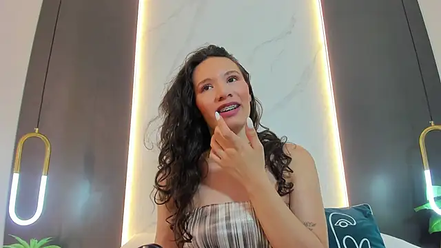 Snapshot of valeryn__rosse chatting on February 2026 02:11:01 AM valeryn rosse online show from February 2026 02:11:01 AM