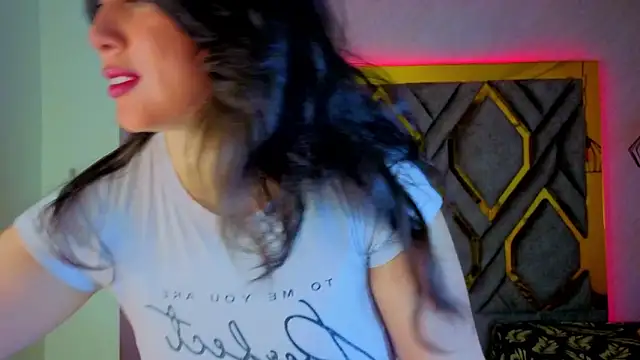 Snapshot of Luvienne chatting on February 2026 07:34:01 PM Luvienne online show from February 2026 07:34:01 PM