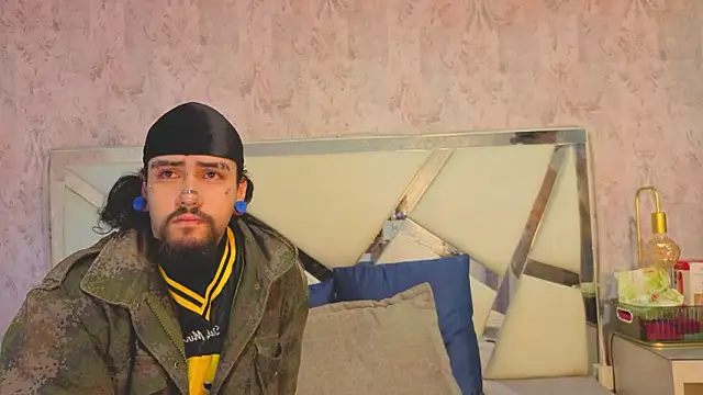 Snapshot of Benny_and_Mark chatting on March 2026 04:06:01 AM Benny and Mark online show from March 2026 04:06:01 AM