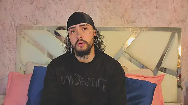 Snapshot of Benny_and_Mark chatting on April 2026 03:59:02 AM Benny and Mark online show from April 2026 03:59:02 AM