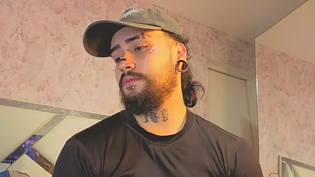 Snapshot of Benny_and_Mark chatting on April 2026 03:39:01 AM Benny and Mark online show from April 2026 03:39:01 AM