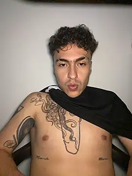 Snapshot of vanilla_Kush chatting on April 2026 04:24:02 AM vanilla Kush online show from April 2026 04:24:02 AM