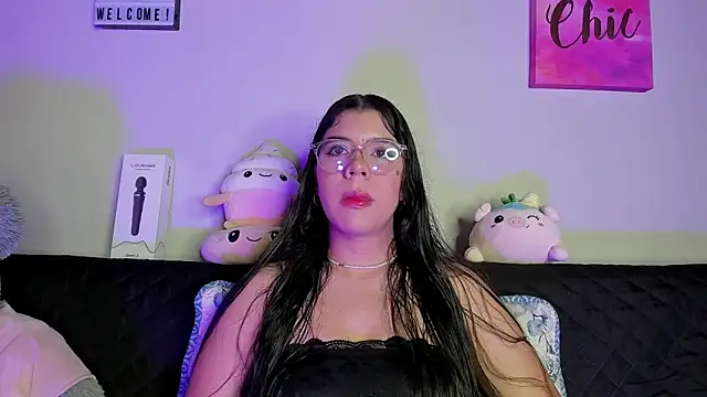 Snapshot of ViolettM chatting on March 2026 05:35:01 AM ViolettM online show from March 2026 05:35:01 AM