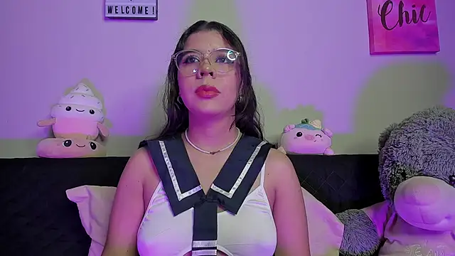 Snapshot of ViolettM chatting on March 2026 05:19:01 PM ViolettM online show from March 2026 05:19:01 PM