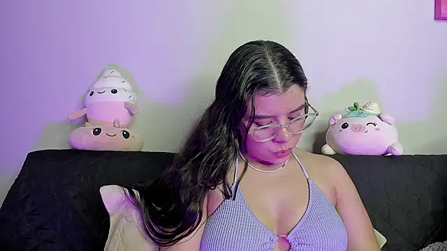 Snapshot of ViolettM chatting on April 2026 10:33:02 PM ViolettM online show from April 2026 10:33:02 PM