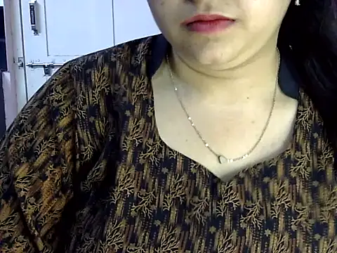 Cute Aliyaa online show from June 2026 02:33:01 PM