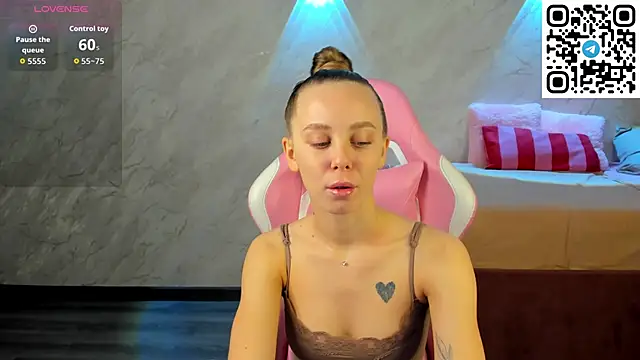 Snapshot of Tesssa_Young chatting on February 2026 12:58:01 AM Tesssa Young online show from February 2026 12:58:01 AM