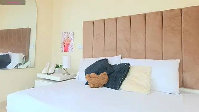 Snapshot of LANA_LARSEN chatting on April 2026 01:41:01 PM LANA LARSEN online show from April 2026 01:41:01 PM