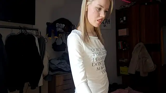 Snapshot of ChongTreece chatting on March 2026 06:39:01 AM ChongTreece online show from March 2026 06:39:01 AM