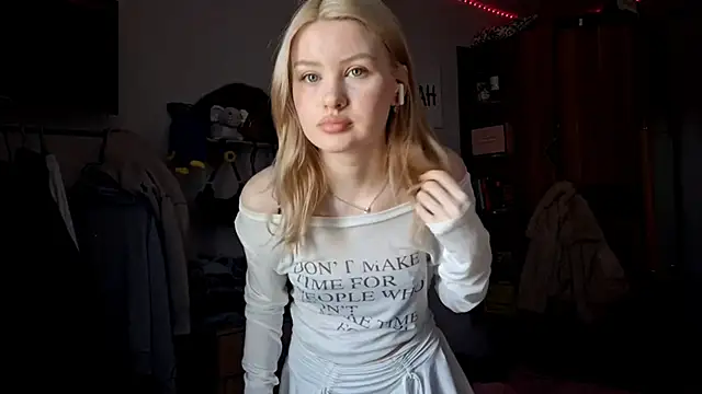 Snapshot of ChongTreece chatting on March 2026 07:13:01 AM ChongTreece online show from March 2026 07:13:01 AM