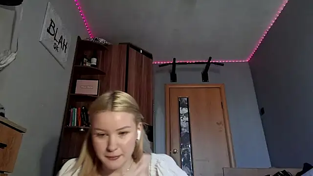 Snapshot of ChongTreece chatting on April 2026 06:11:01 AM ChongTreece online show from April 2026 06:11:01 AM