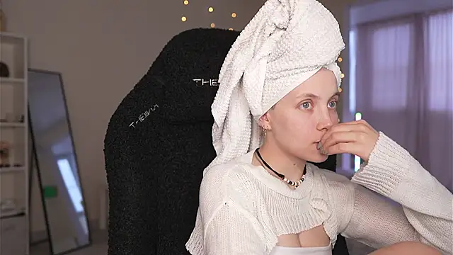 Snapshot of Appr0ved_ chatting on March 2026 03:07:02 PM Appr0ved online show from March 2026 03:07:02 PM