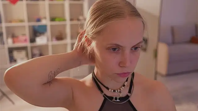 Snapshot of Appr0ved_ chatting on April 2026 04:41:02 PM Appr0ved online show from April 2026 04:41:02 PM