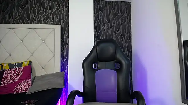 Snapshot of Dominik_Souza chatting on February 2026 03:40:02 PM Dominik Souza online show from February 2026 03:40:02 PM