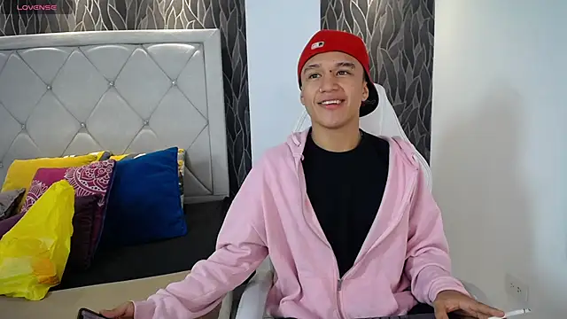 Snapshot of Dominik_Souza chatting on February 2026 01:25:01 PM Dominik Souza online show from February 2026 01:25:01 PM