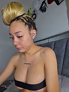 Snapshot of alaia_princess chatting on June 2026 11:27:02 PM alaia princess online show from June 2026 11:27:02 PM