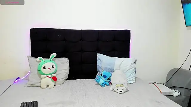 Snapshot of Vinaaly_ chatting on March 2026 07:31:01 PM Vinaaly online show from March 2026 07:31:01 PM