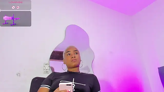 Snapshot of AgathaBladde chatting on April 2026 01:34:01 PM AgathaBladde online show from April 2026 01:34:01 PM