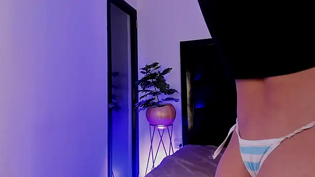 Snapshot of mia_roosee1 chatting on April 2026 06:52:01 AM mia roosee1 online show from April 2026 06:52:01 AM