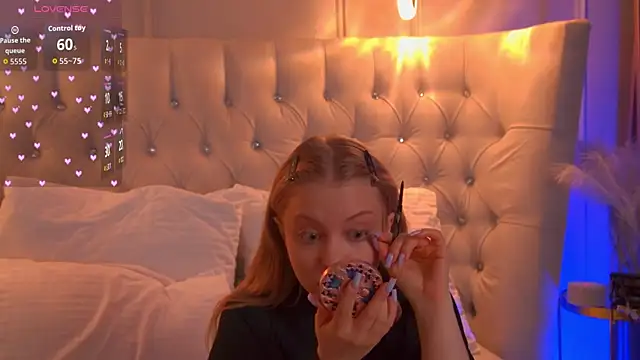 MollyHilton online show from April 2026 07:27:01 PM