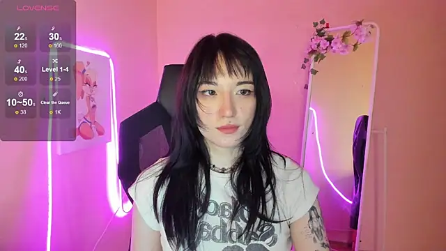 Snapshot of AliceeinWonderlanddd chatting on June 2026 02:11:02 AM AliceeinWonderlanddd online show from June 2026 02:11:02 AM