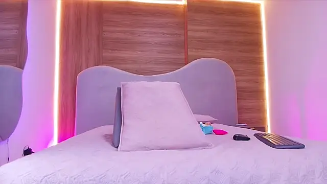 shaina adams online show from March 2026 12:00:01 PM