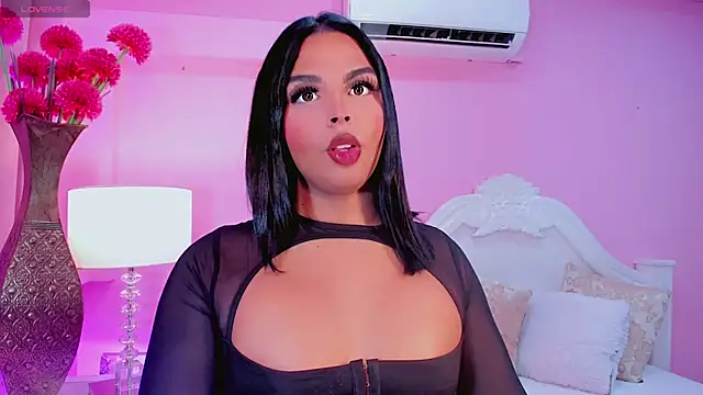 Maia Hotts online show from April 2026 07:37:01 PM