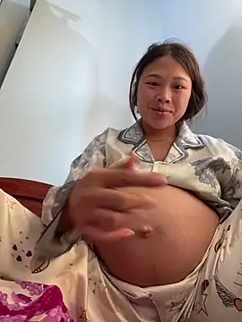 Snapshot of Emxinhka1 chatting on April 2026 04:06:02 AM Emxinhka1 online show from April 2026 04:06:02 AM