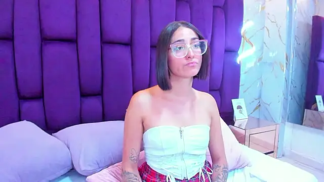 Snapshot of crystalstonee chatting on March 2026 12:38:01 AM crystalstonee online show from March 2026 12:38:01 AM