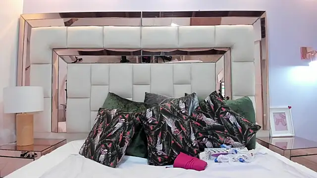 Snapshot of crystalstonee chatting on March 2026 08:15:01 PM crystalstonee online show from March 2026 08:15:01 PM