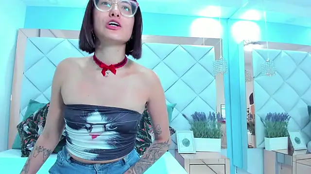 Snapshot of crystalstonee chatting on March 2026 10:25:01 PM crystalstonee online show from March 2026 10:25:01 PM