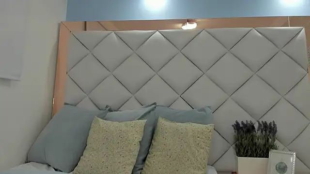 Snapshot of crystalstonee chatting on April 2026 10:26:02 PM crystalstonee online show from April 2026 10:26:02 PM