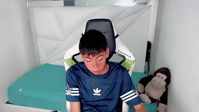 Liarr  online show from February 2026 08:19:02 PM