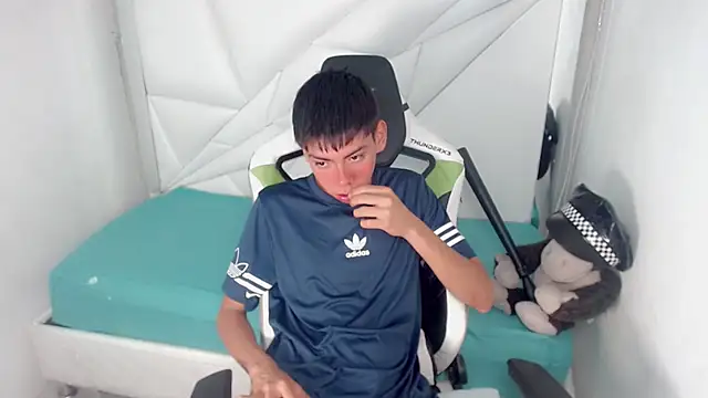 Liarr  online show from February 2026 08:09:01 PM